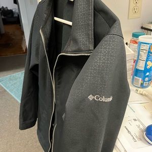 Ladies size large Columbia coat. Like new from a non smoking home.